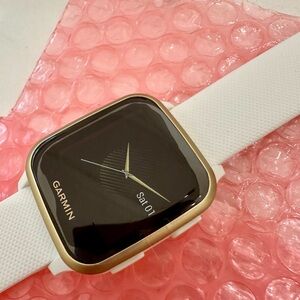 NIB GARMIN VENU SQ watch